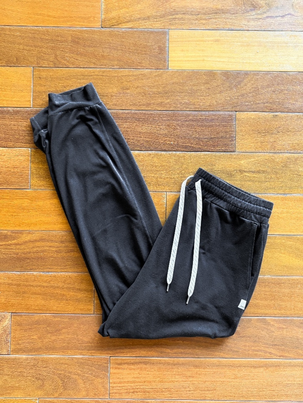 Vuori Lightweight Joggers Size M Long Black Womens